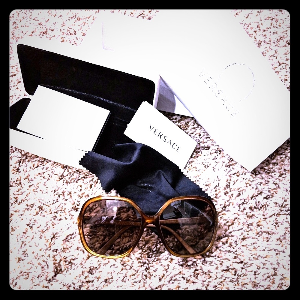 Versace sunglasses model 4175-m